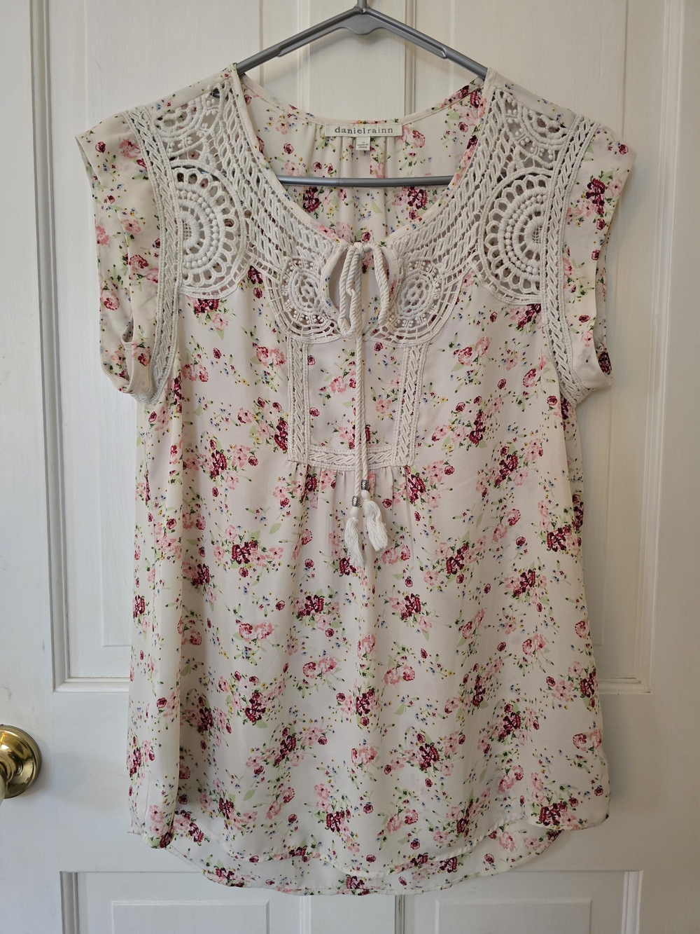 Daniel Rainn Cream Floral Boho Crochet Yoke Cap-Sleeve Top Size M